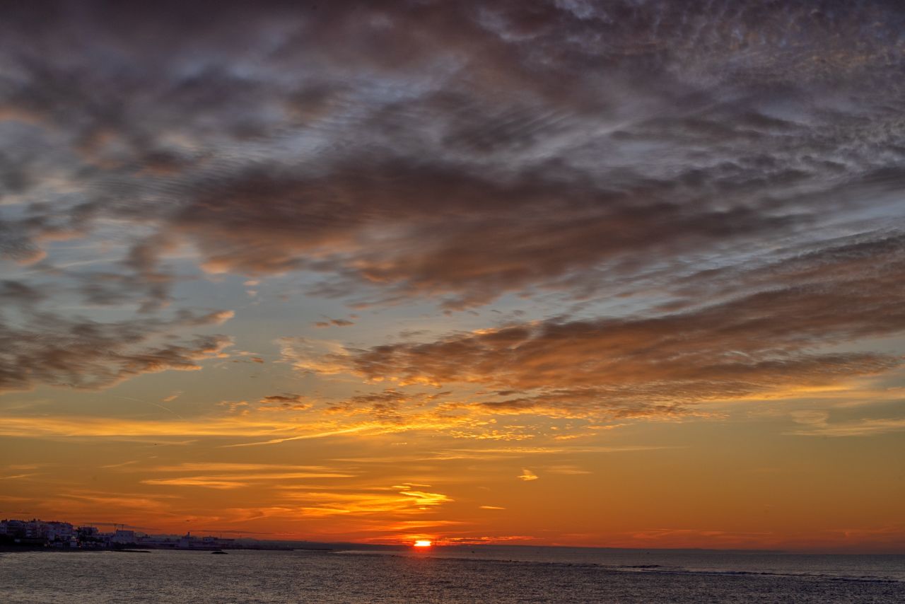 Al Pontile di Ostia, l�alba del solstizio d�inverno torna a unire la citt� e il mare